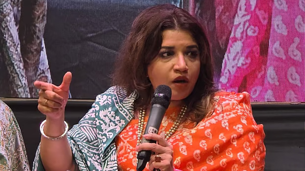রাজশাহী বিশ্ববিদ্যালয়ের কাজী নজরুল ইসলাম মিলনায়তনে আয়োজিত এক আলোচনা সভায় কথা বলেন শামা ওবায়েদ  ।   ছবি- রূপালী বাংলাদেশ