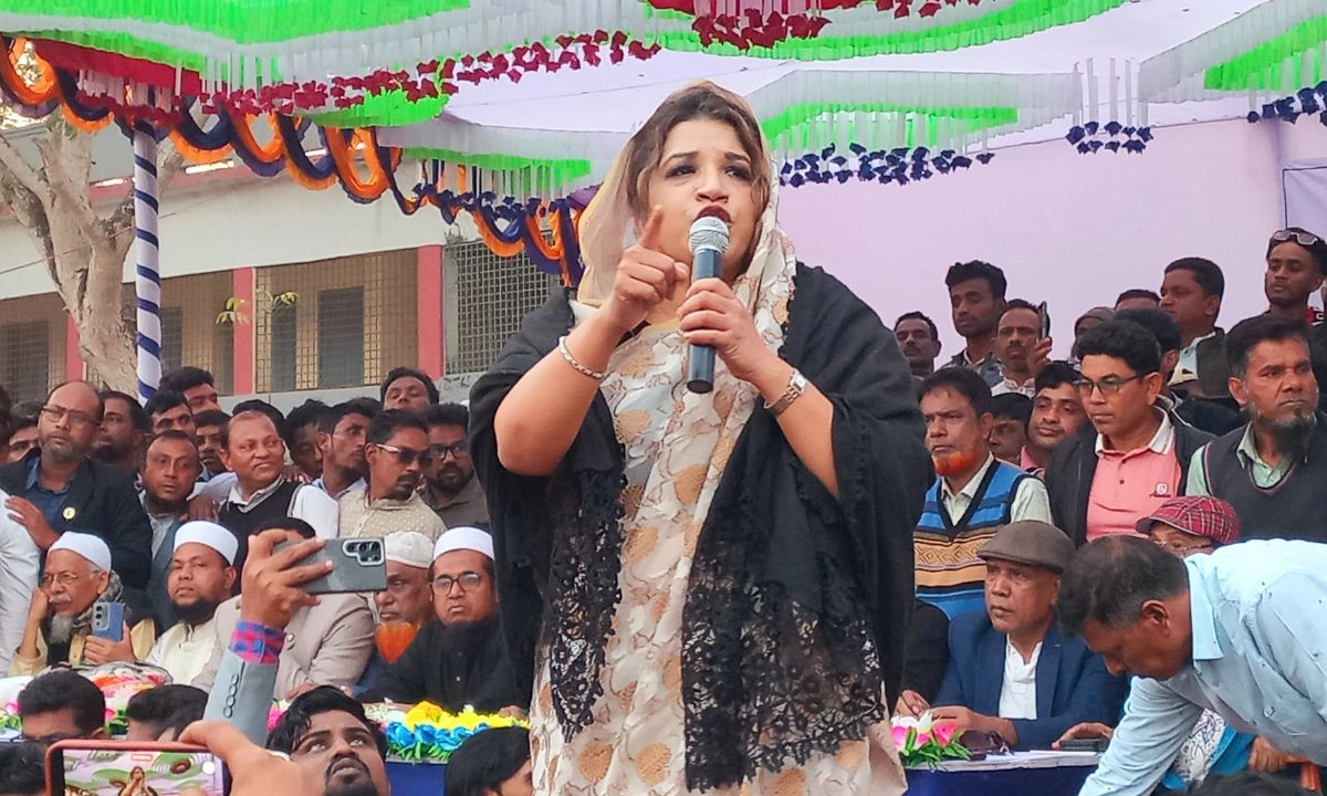 বক্তব্য দেন ফরিদপুর-২ আসনে ধানের শীষের মনোনীত প্রার্থী শামা ওবায়েদ ইসলাম রিংকু। ছবি : রূপালী বাংলাদেশ