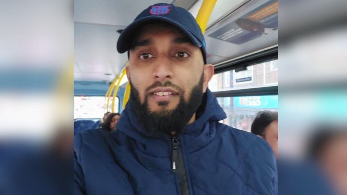 আওয়ামী লীগ কর্মী সাজানো আব্দুল সামাদ। ছবি- রূপালী বাংলাদেশ