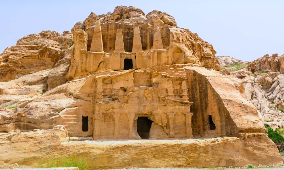 সমকামিতার মতো জঘন্য অপকর্ম তারা প্রকাশ্যে করে আনন্দ লাভ করত। তাই আল্লাহ তাদের ভয়ংকর ভূমিকম্পে ধ্বংস করেছেন। ছবি- সংগৃহীত