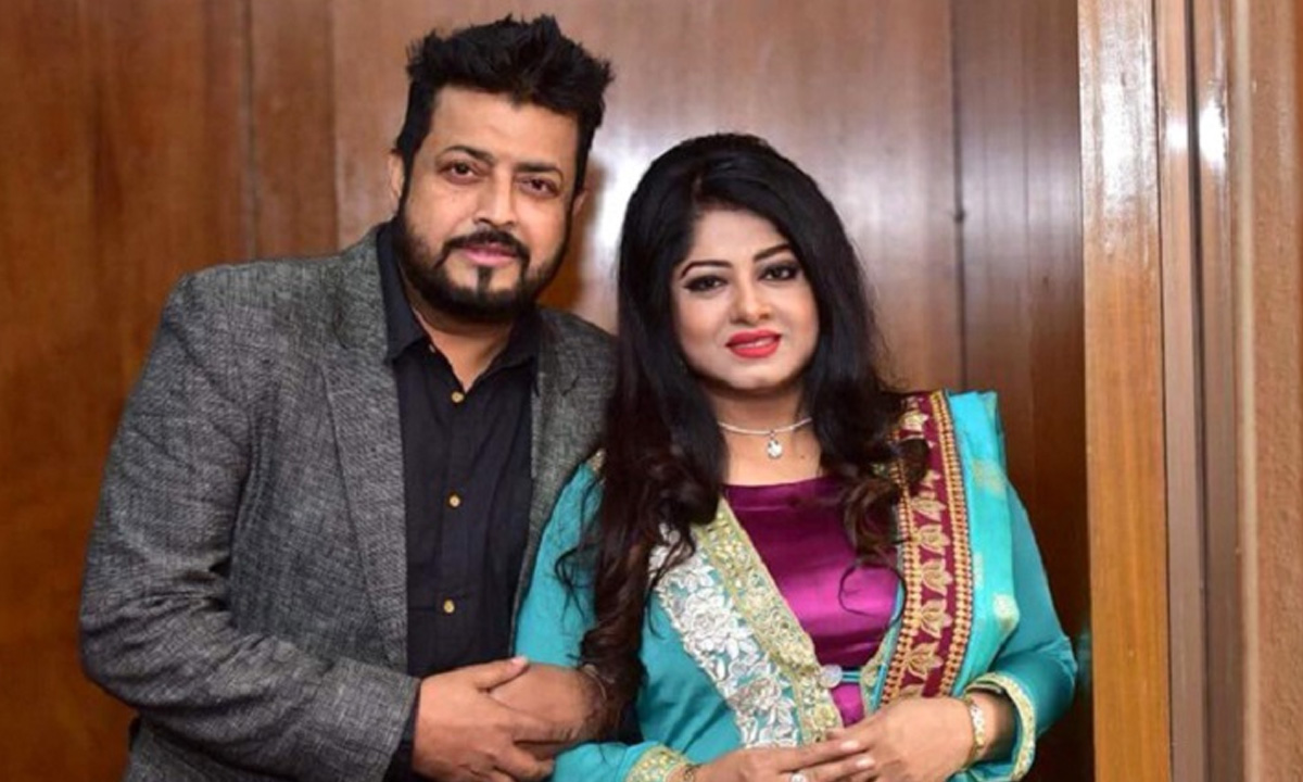চিত্রনায়ক ওমর সানি ও  মৌসুমী । ছবি : সংগৃহীত