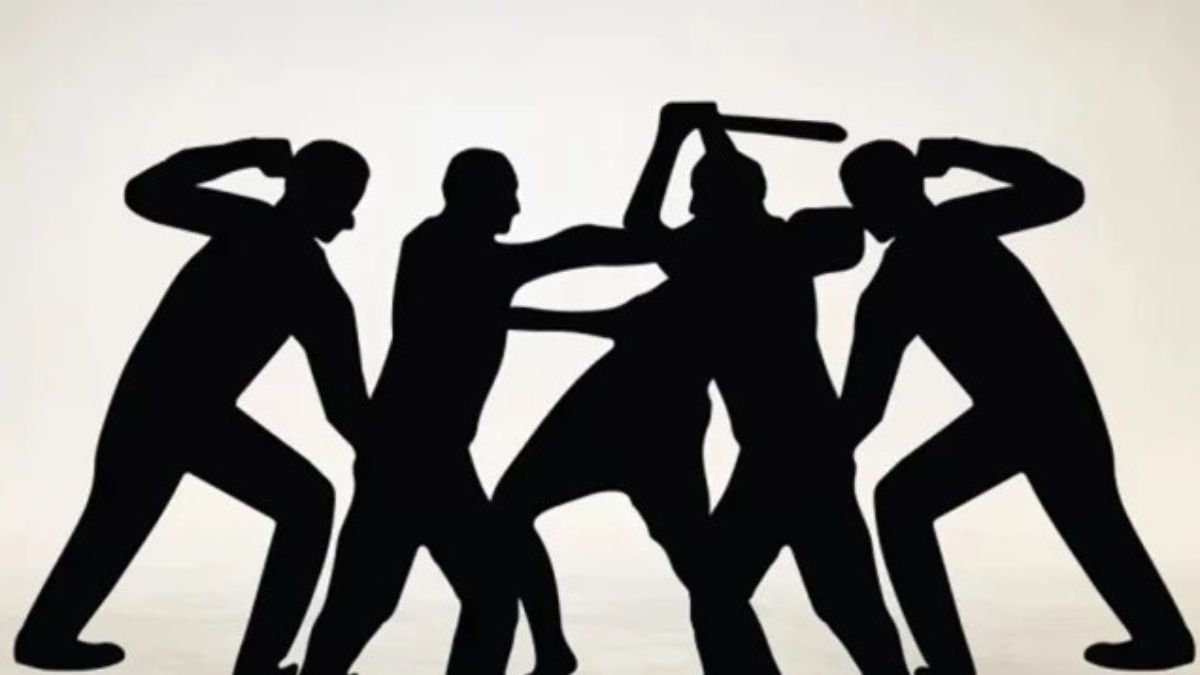 দু’পক্ষের সংঘর্ষ। প্রতীকী ছবি