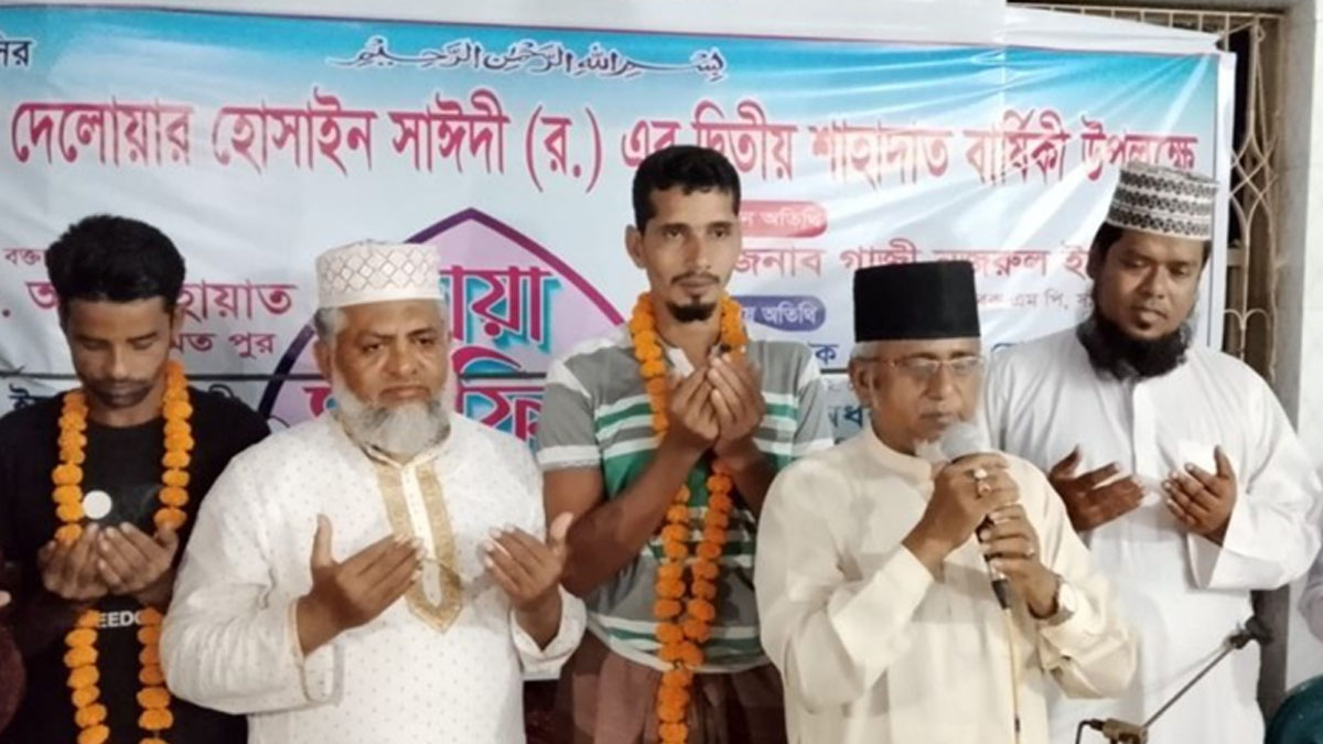 দোয়া মাহফিলে তারা আনুষ্ঠানিকভাবে জামায়াতে যোগ দেন। ছবি- রূপালী বাংলাদেশ