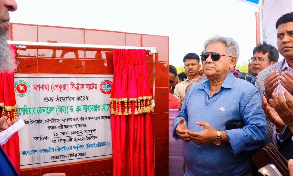 কুতুবদিয়ায় নৌপরিবহন উপদেষ্টা এম. সাখাওয়াত হোসেন। ছবি : রূপালী বাংলাদেশ