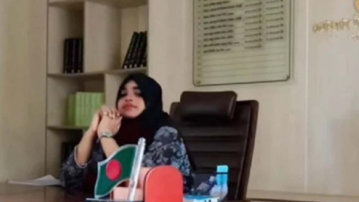 টিকটকার তরুণী। ছবি- রূপালী বাংলাদেশ