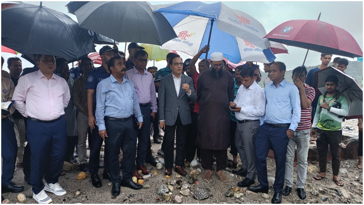 কোম্পানীগঞ্জের ভোলাগঞ্জ সাদা পাথর এলাকা পরিদর্শন করেন  জনপ্রশাসন মন্ত্রণালয়ের সচিব ড. মো. মোখলেস উর রহমান। ছবি- সংগৃহীত