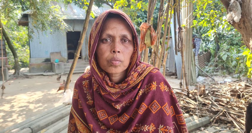 ক্যানসার আক্রান্ত শিল্পী আক্তার। ছবি : রূপালী বাংলাদেশ