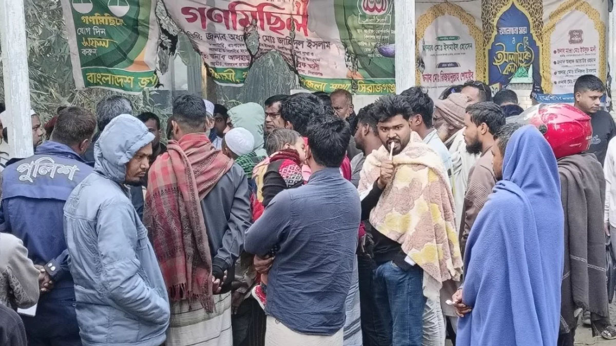 শনিবার সকালে নির্বাহী ম্যাজিস্ট্রেট, পুলিশ এবং জামায়াতে ইসলামীর নেতাকর্মীরা ঘটনাস্থল পরিদর্শন করেন। ছবি : সংগৃহীত