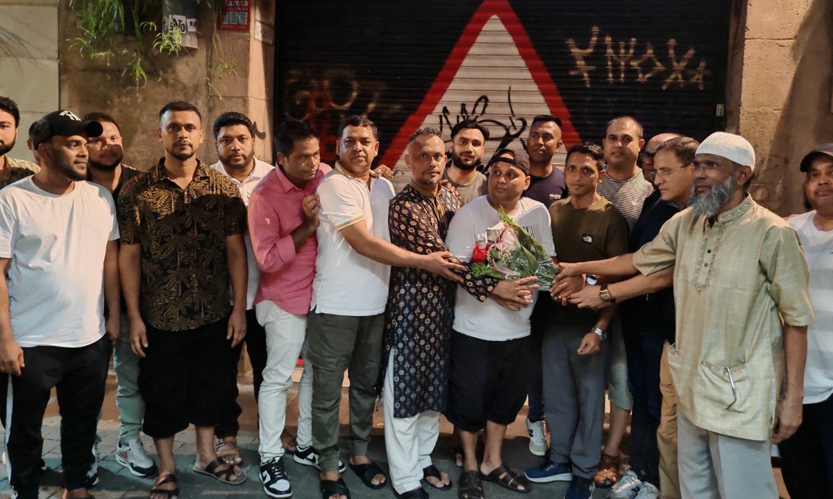 রোববার স্পেনের বার্সেলোনায় বিয়ানীবাজার জনকল্যাণ অ্যাসোসিয়েশনের নতুন কমিটি গঠন করা হয়। ছবি- রূপালী বাংলাদেশ