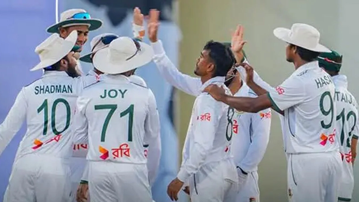 ইনিংস হার এড়াতে লড়ছে আয়ারল্যান্ড।  ছবি- সংগৃহীত