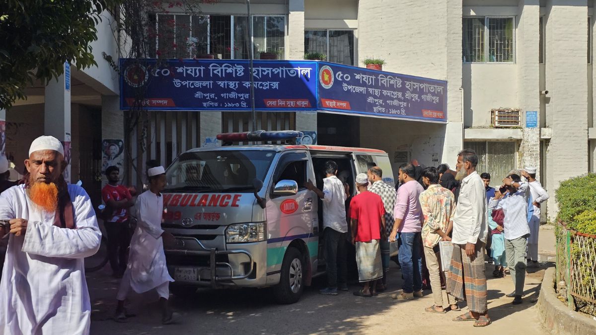 আহত শিক্ষার্থীদের শহীদ তাজউদ্দিন আহমদ মেডিকেল কলেজ হাসপাতালে নেওয়া হয়। ছবি- রূপালী বাংলাদেশ