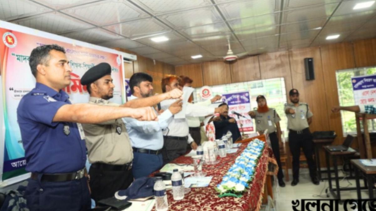 মাদকের বিরুদ্ধে শিক্ষক-শিক্ষার্থীদের শপথ। ছবি- রূপালী বাংলাদেশ