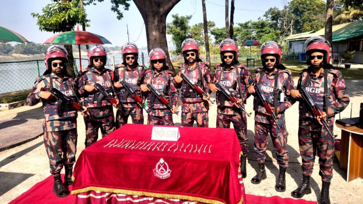 উদ্ধারকৃত বোমা ফাটানোর যন্ত্র। ছবি- রূপালী বাংলাদেশ