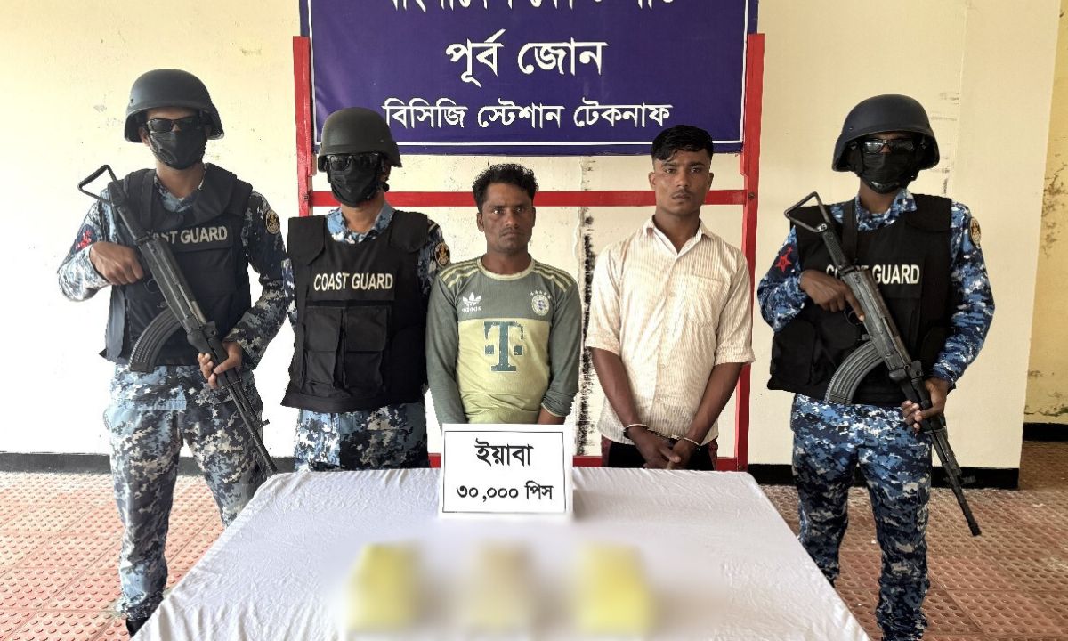 আটক হওয়া দুই জন। ছবি- রূপালী বাংলাদেশ