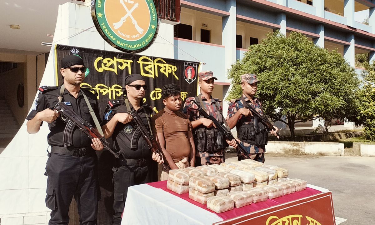 ইয়াবাসহ আটক ওমর ছিদ্দিক। ছবি- রূপালী বাংলাদেশ