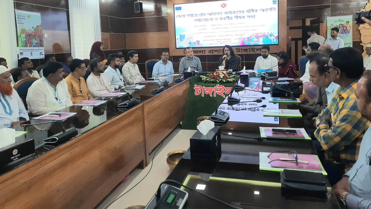 স্থানীয় সরকার টাঙ্গাইলের উপপরিচালক মো. শিহাব রায়হানের সভাপতিত্বে প্রধান অতিথি হিসেবে উপস্থিত ছিলেন টাঙ্গাইলের জেলা প্রশাসক শরীফা হক।   ছবি- রূপালী বাংলাদেশ