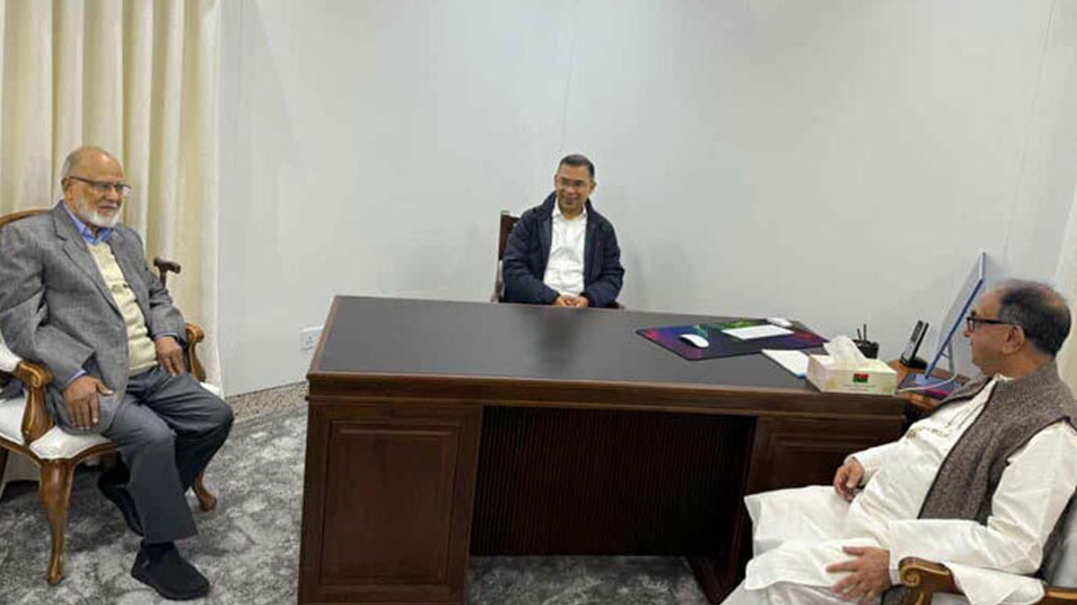কার্যালয়ে তারেক রহমান।  ছবি : সংগৃহীত