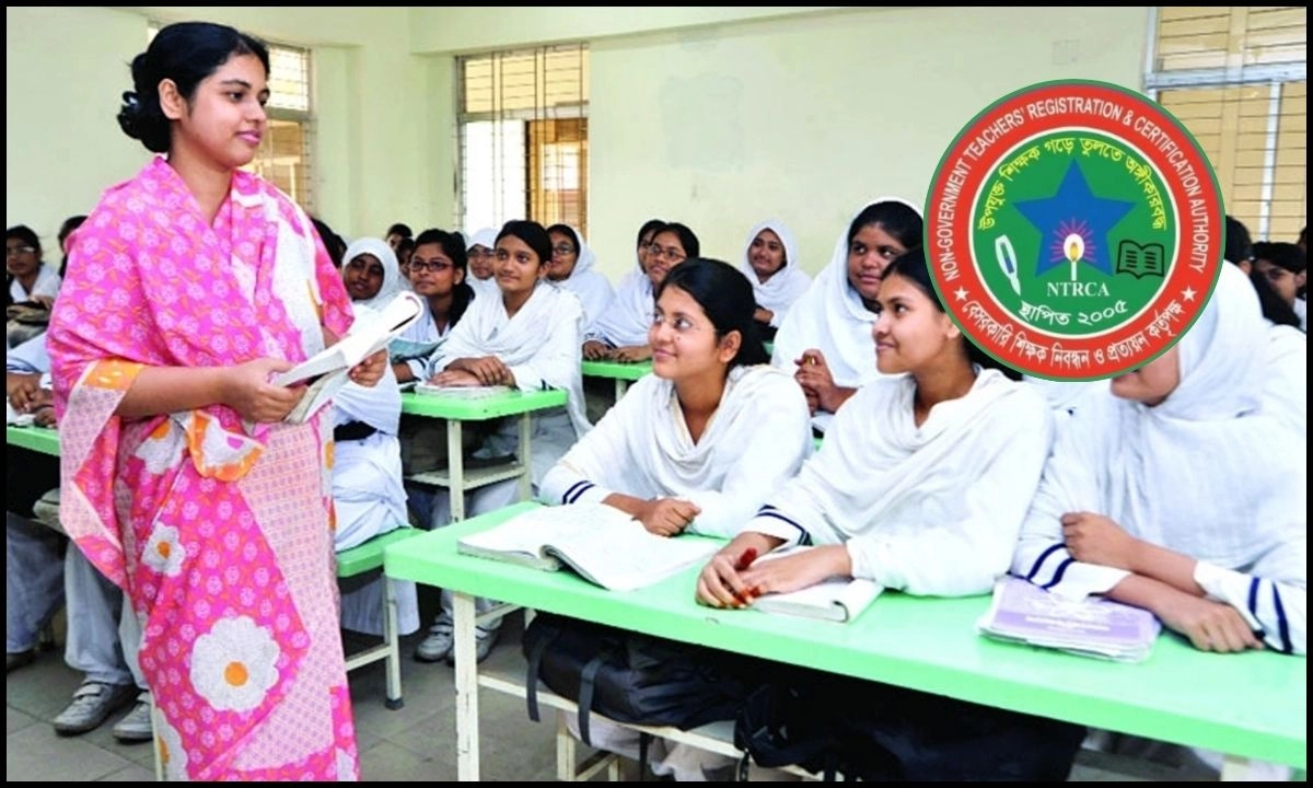 বিদ্যালয়ে শিক্ষার্থীদের ক্লাস নিচ্ছেন শিক্ষিকা।