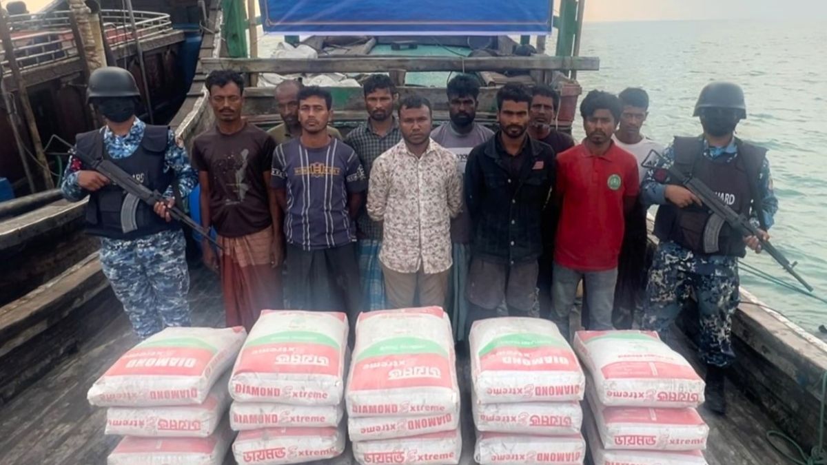 সিমেন্টসহ আটককৃতরা। ছবি : রূপালী বাংলাদেশ