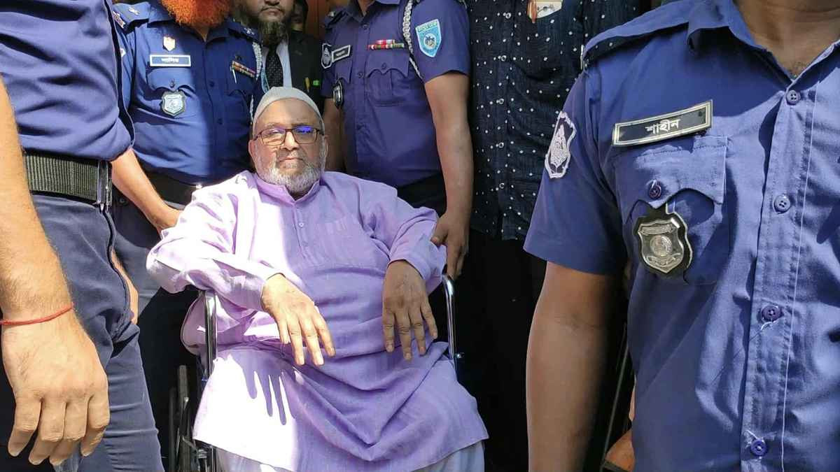 সাবেক সংসদ সদস্য মো. দবিরুল ইসলাম।    ছবি- রূপালী বাংলাদেশ