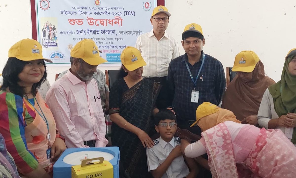 ঠাকুরগাঁওয়ে ‍শিশুদের টাইফয়েড টিকা প্রদান। ছবি- রূপালী বাংলাদেশ