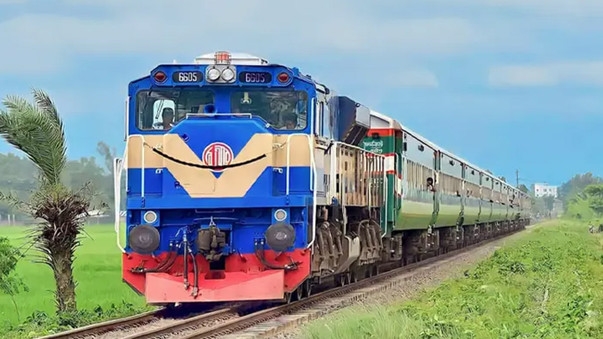 পাঁচ জোড়া ঈদ স্পেশাল ট্রেন । ছবি : সংগৃহীত
