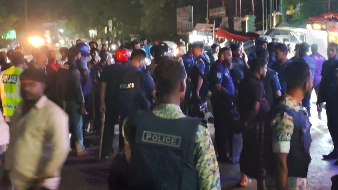 গোপালগঞ্জের টুঙ্গিপাড়ায় দুই গ্রামের সংঘর্ষ। ছবি- রূপালী বাংলাদেশ