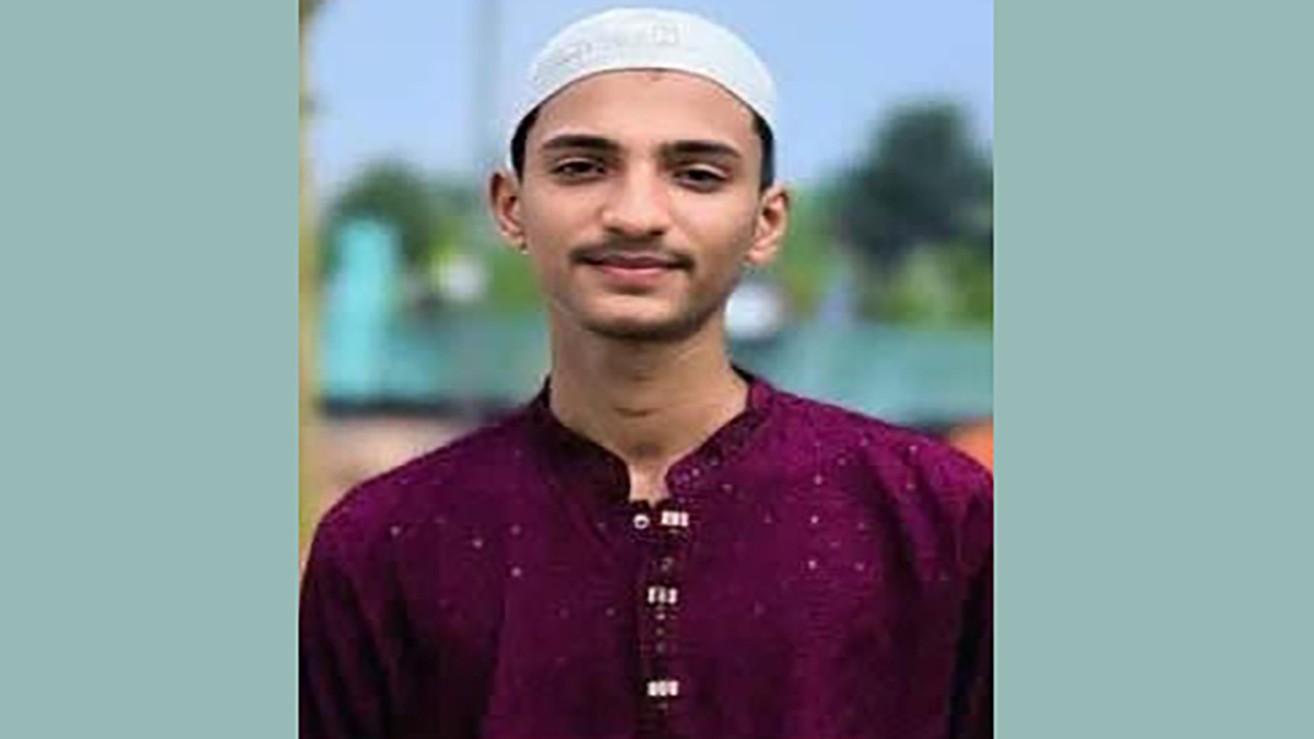 শিক্ষার্থী মিরাজুল ইসলাম রিফাত। ছবি: রূপালী বাংলাদেশ