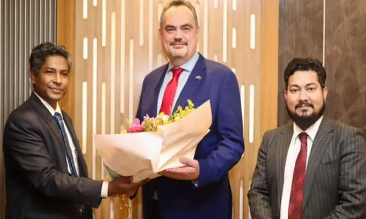 ঢাকায় পৌঁছেছেন নতুন মার্কিন রাষ্ট্রদূত ব্রেন্ট ক্রিস্টেনসেন। ছবি- সংগৃহীত