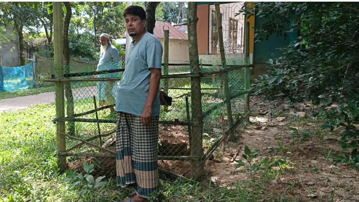 কঙ্কাল চুরি হওয়া কবর। ছবি- রূপালী বাংলাদেশ