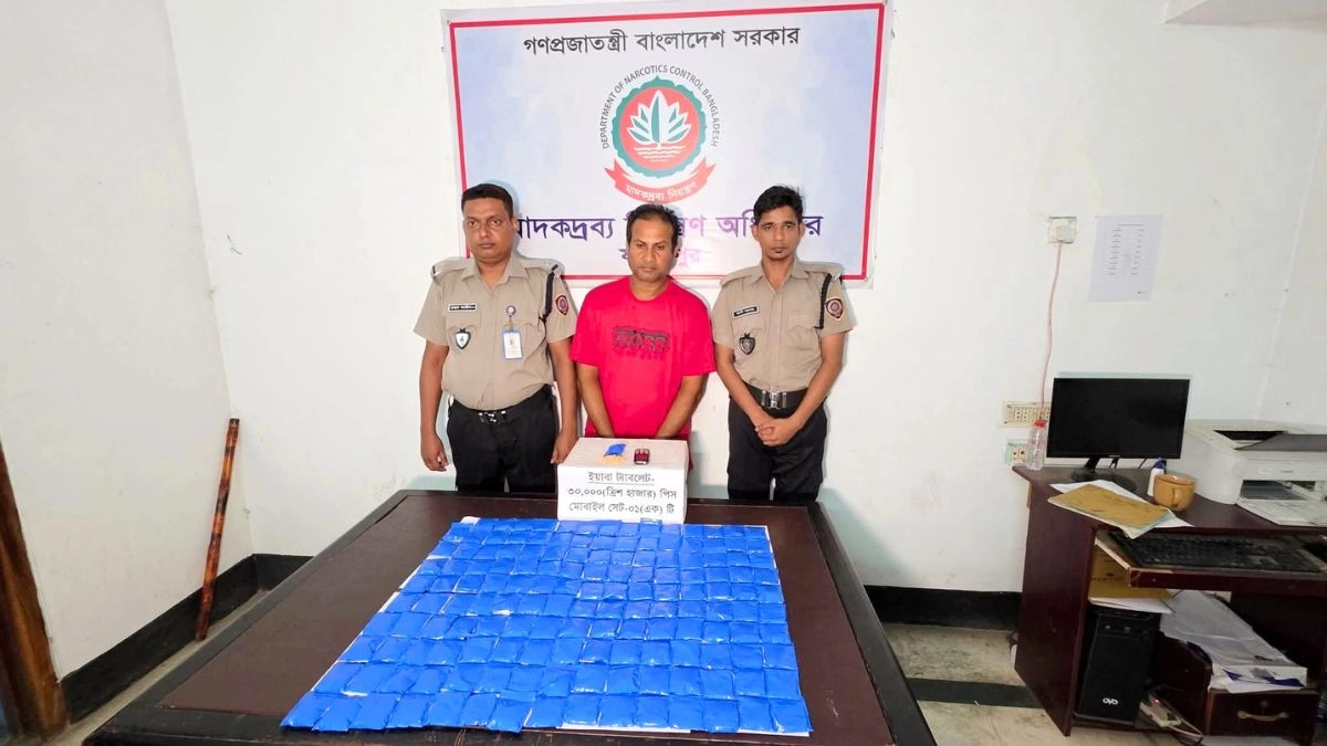 ৩০ হাজার পিস ইয়াবাসহ মাদক কারবারি গ্রেপ্তার