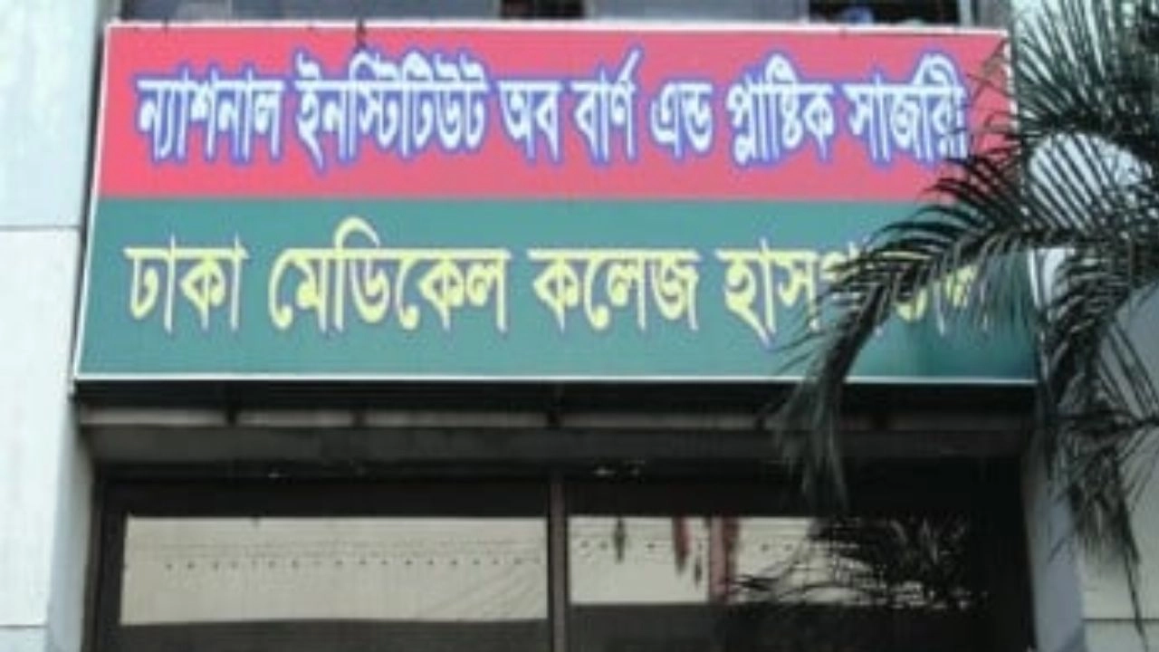 বংশালে জুতার কারখানার সলিউশনের আগুনে একই পরিবারের ৪ জন দগ্ধ