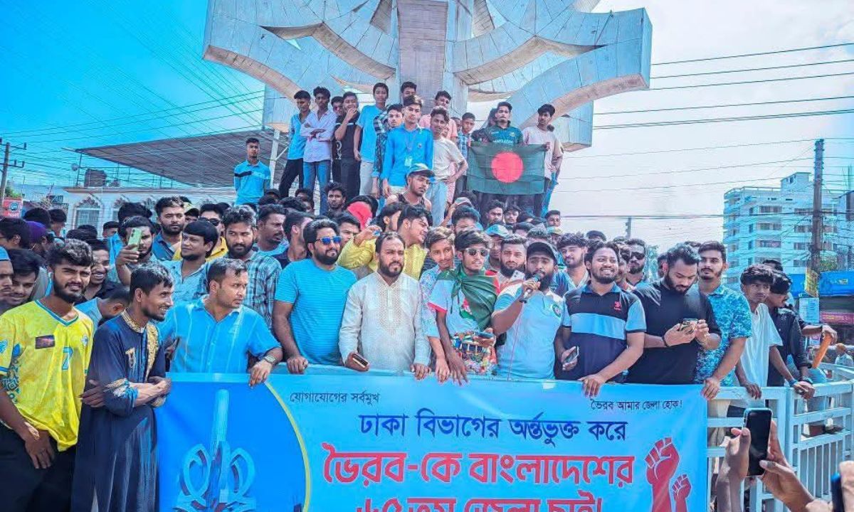 ঢাকা-সিলেট মহাসড়কে ছাত্র-জনতার আয়োজনে বিক্ষোভ সমাবেশ। ছবি- রূপালী বাংলাদেশ