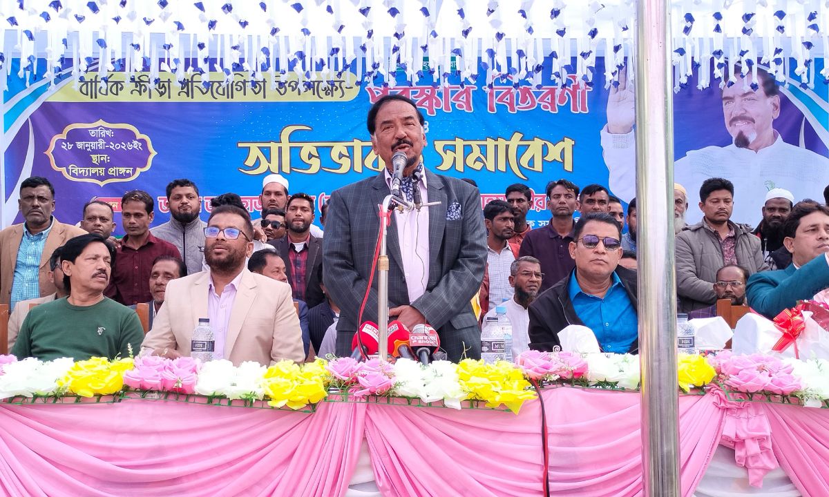 বক্তব্য দেন ভোলা-৩ আসনের এমপি প্রার্থী মেজর (অব.) হাফিজ উদ্দিন আহমেদ। ছবি : রূপালী বাংলাদেশ