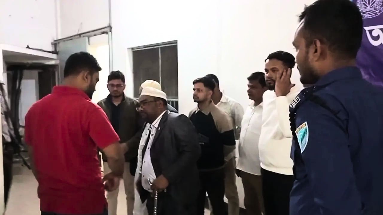 ভোটকেন্দ্র দখলের চেষ্টাকালে সেনাবাহিনীর অভিযান। ছবি : সংগৃহীত
