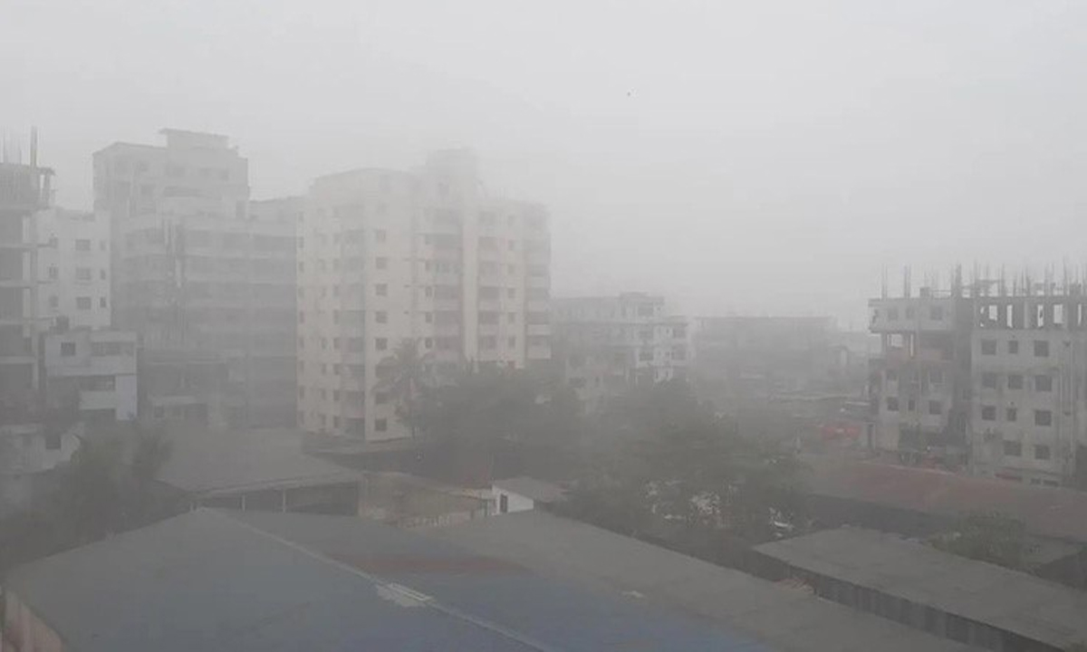 কুয়াশায় মোড়া রাজধানী। ছবি : সংগৃহীত