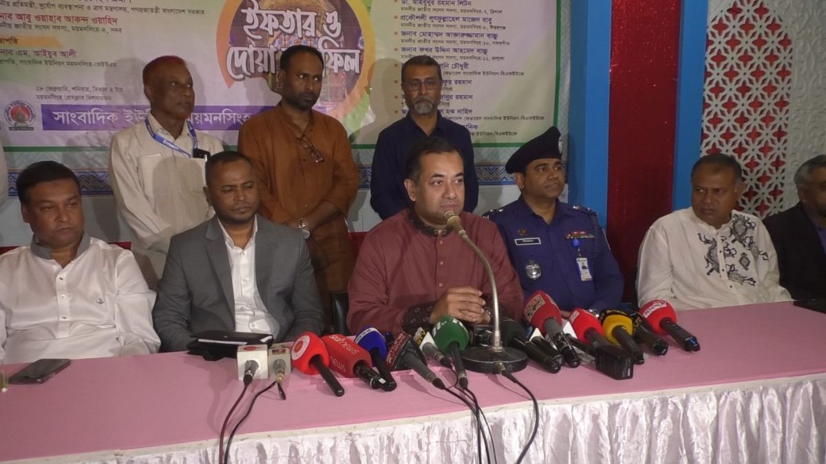 বক্তব্য দেন তথ্য ও সম্প্রচার প্রতিমন্ত্রী ইয়াসের খান চৌধুরী। ছবি : রূপালী বাংলাদেশ