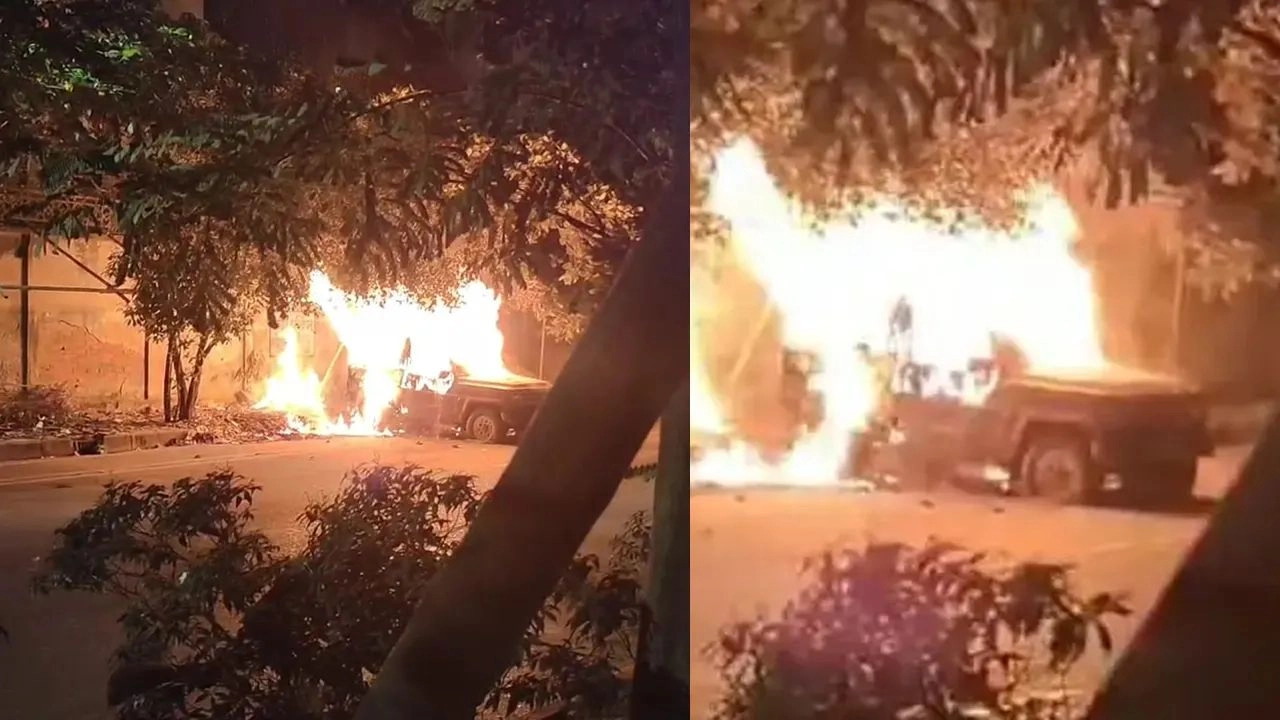 রাজধানীতে পরিত্যক্ত গাড়িতে রহস্যময় আগুন