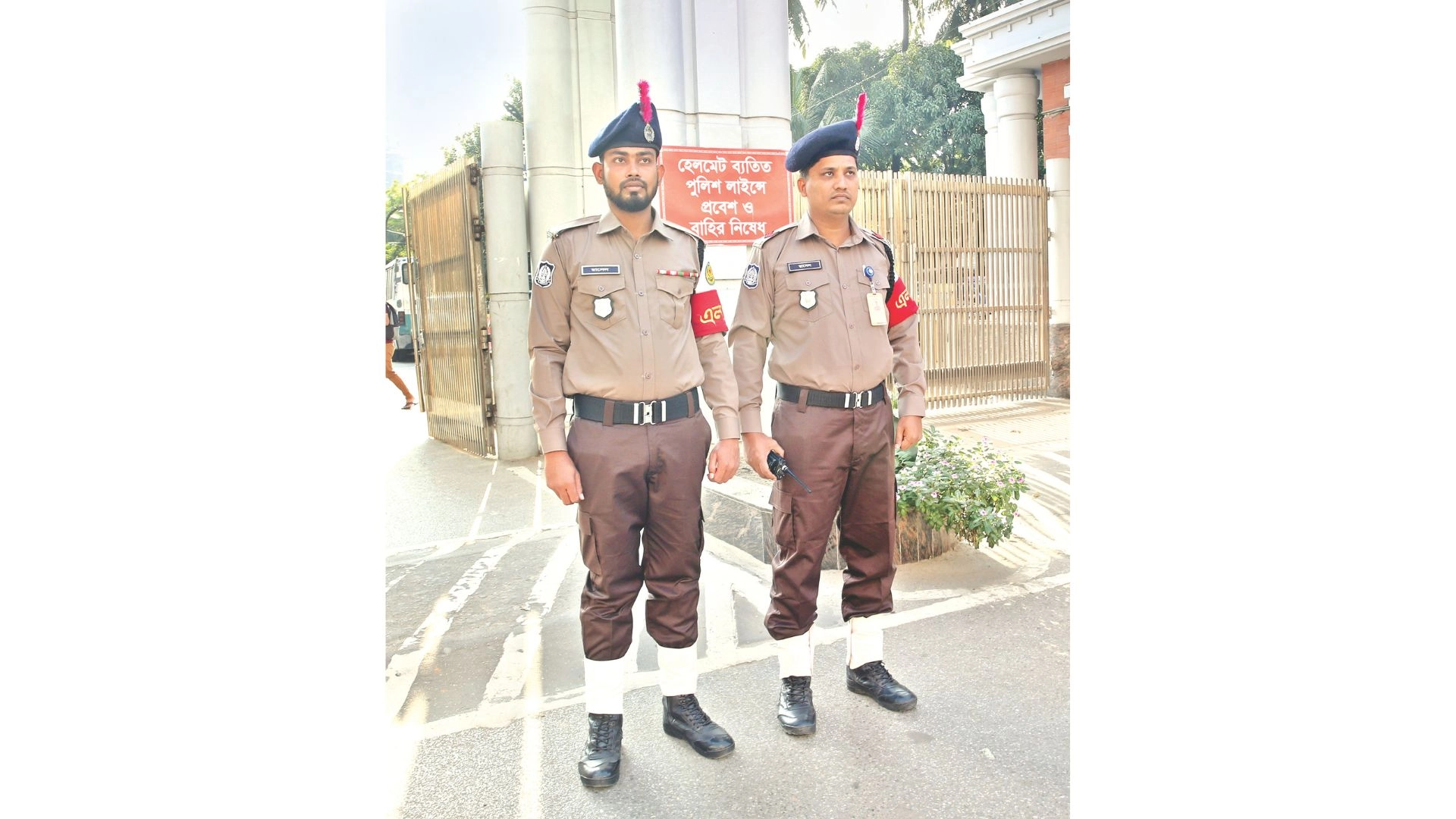 অবশেষে নতুন  পোশাকে মাঠে  নামল পুলিশ