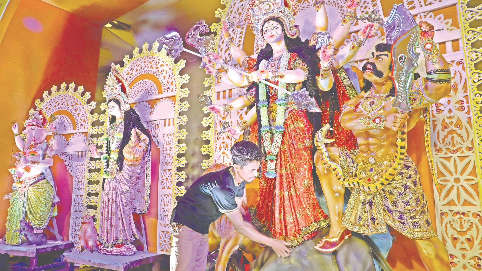 আজ মহাষষ্ঠী, দেশজুড়ে  উৎসবের আমেজ