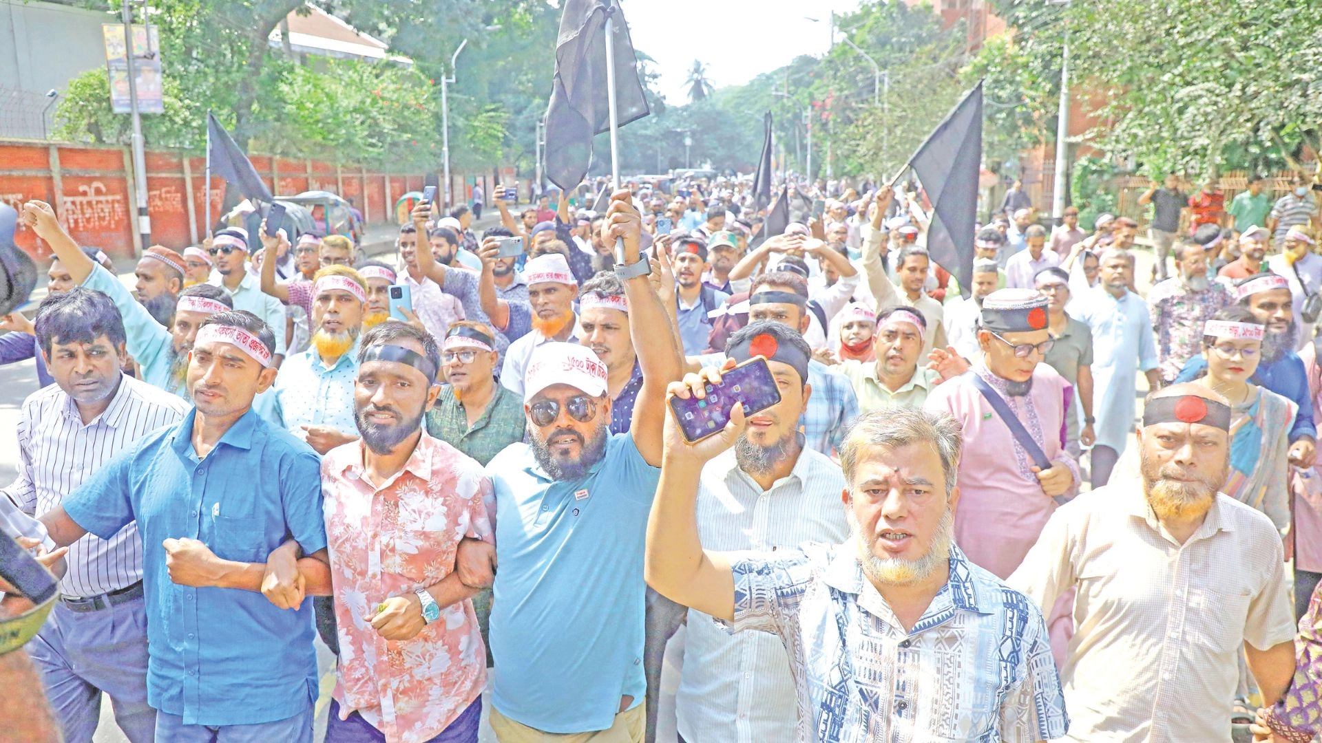 শিক্ষা ভবন অভিমুখে  শিক্ষকদের ‘ভুখা  মিছিল’ আজ