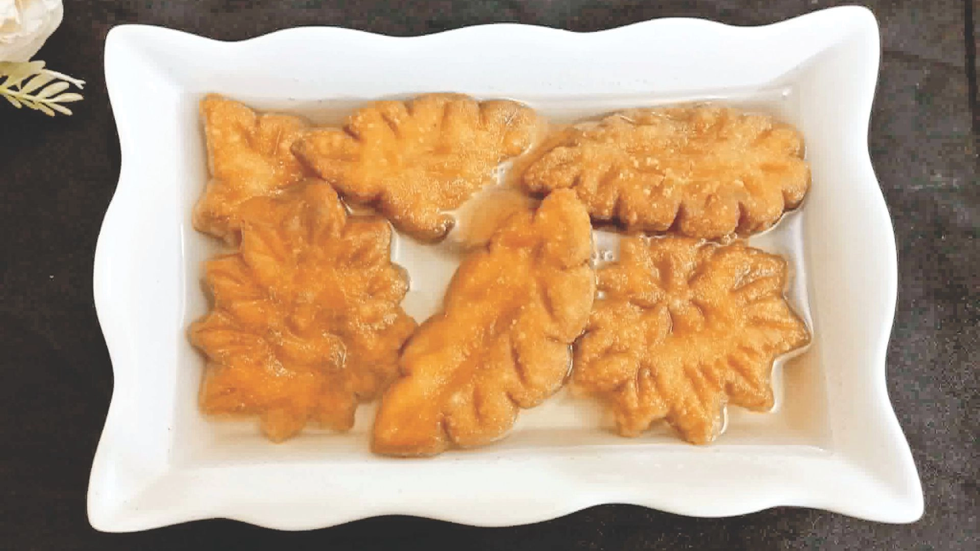 সিরায় ভেজানো পাকন পিঠা