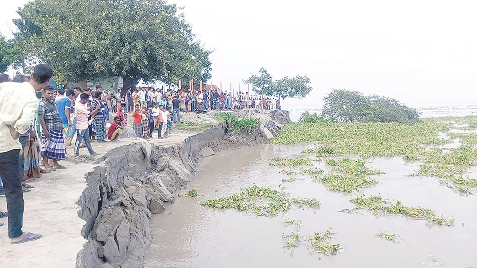 যমুনার ভাঙনে নৌঘাট নদীতে আতঙ্কে ৮ গ্রামের মানুষ