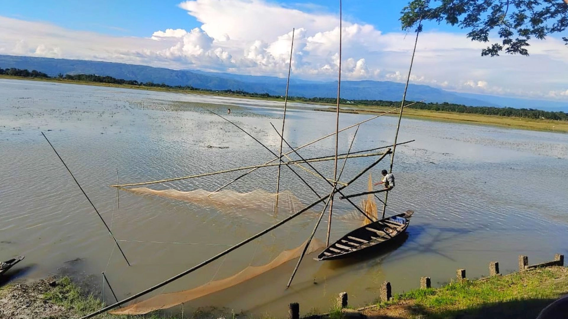 হাওরে দেশি মাছের আকাল