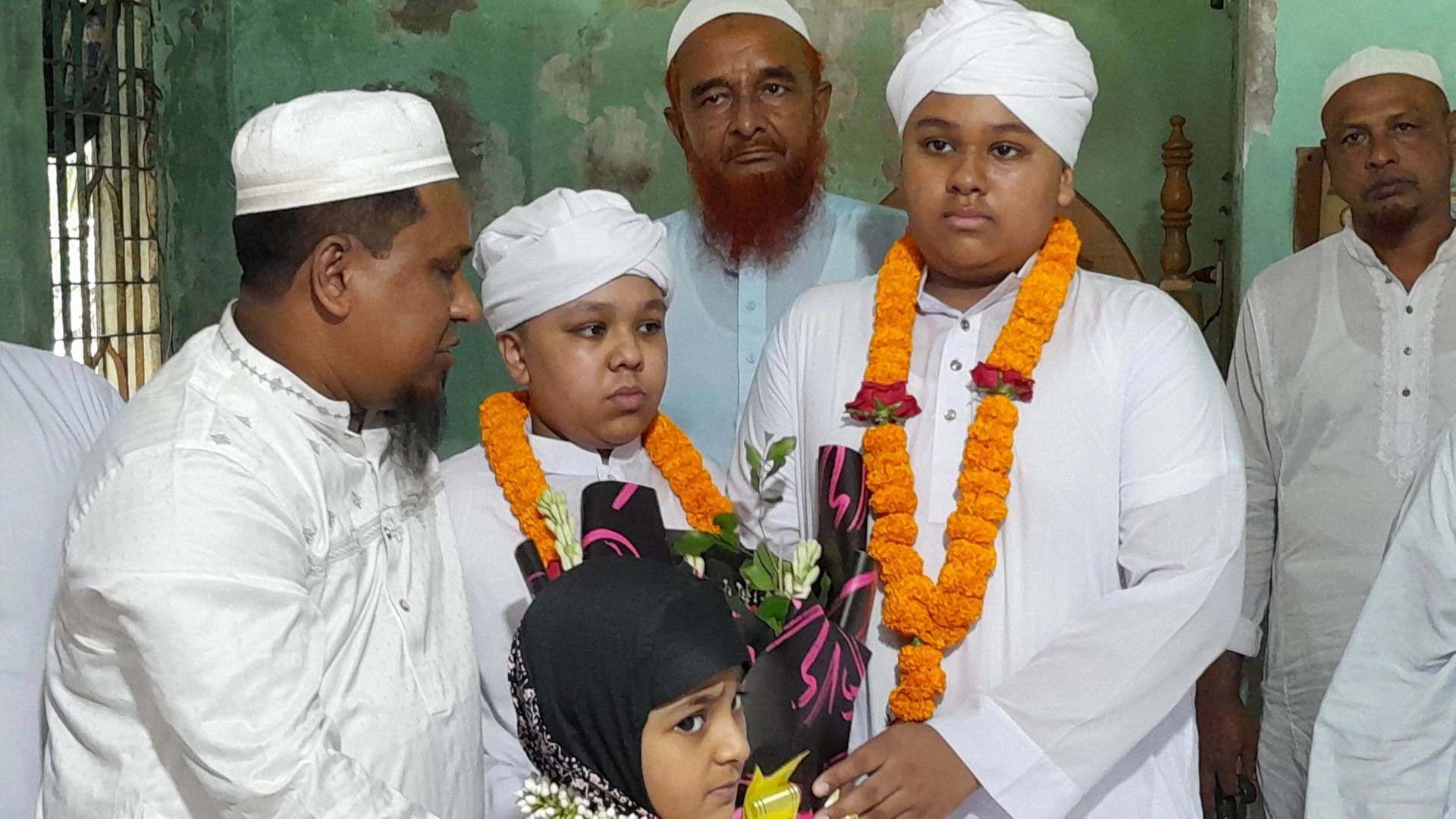 একই সঙ্গে হাফেজ হলেন  ইতালির নাগরিক দুই ভাই