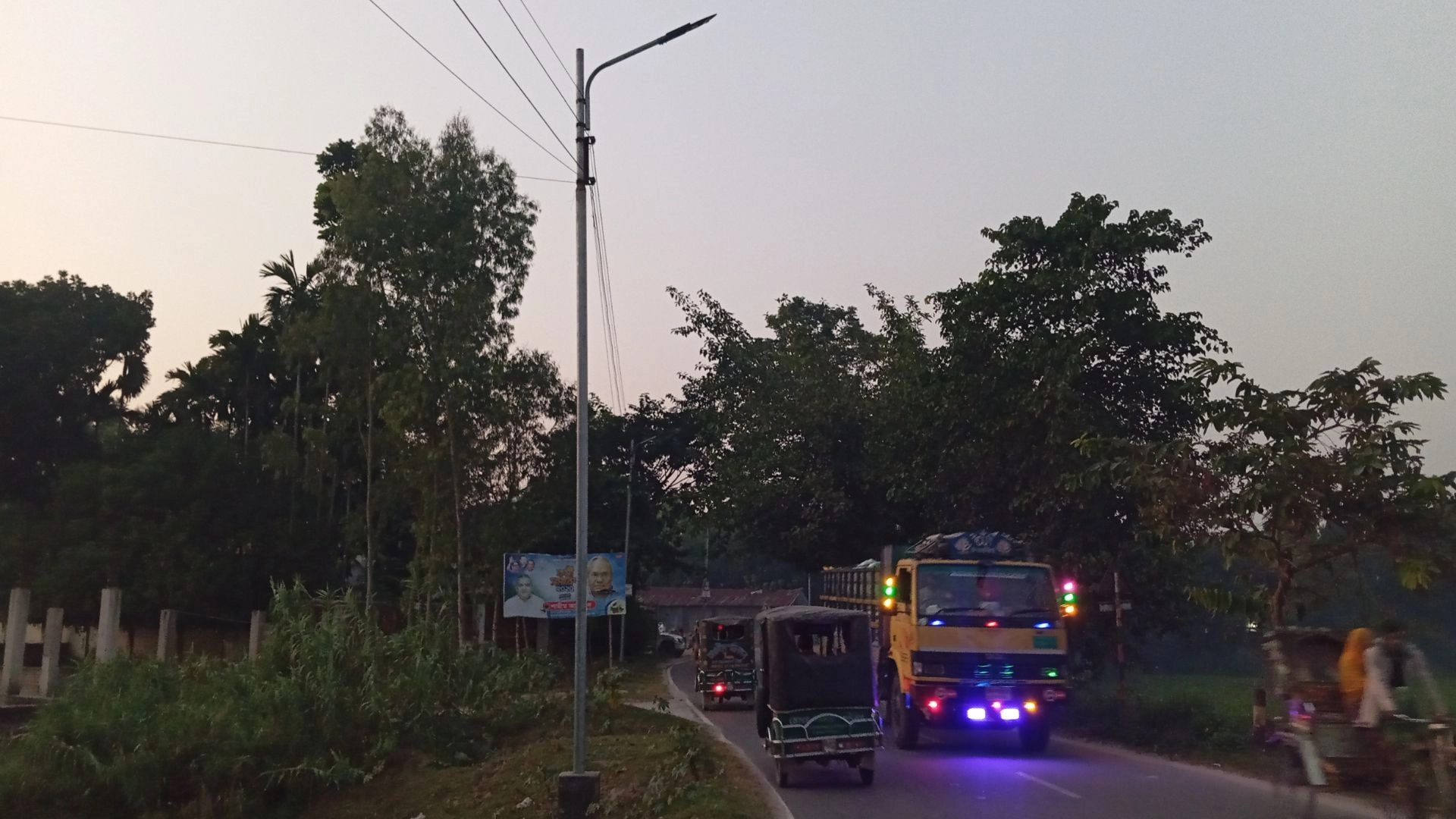 ল্যাম্পপোস্ট থাকলেও জ্বলে না বাতি