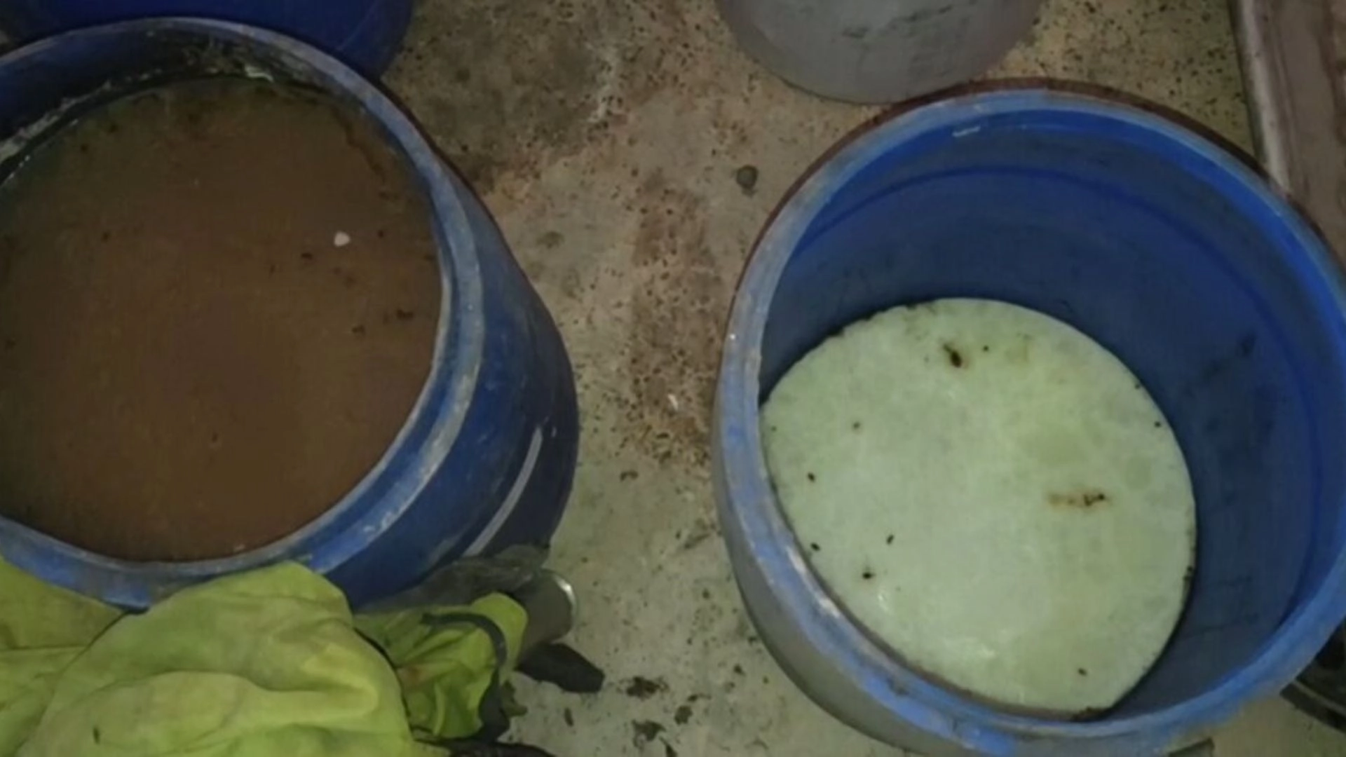 অস্বাস্থ্যকর পরিবেশে  আইস্ক্রিম-চকলেট তৈরি