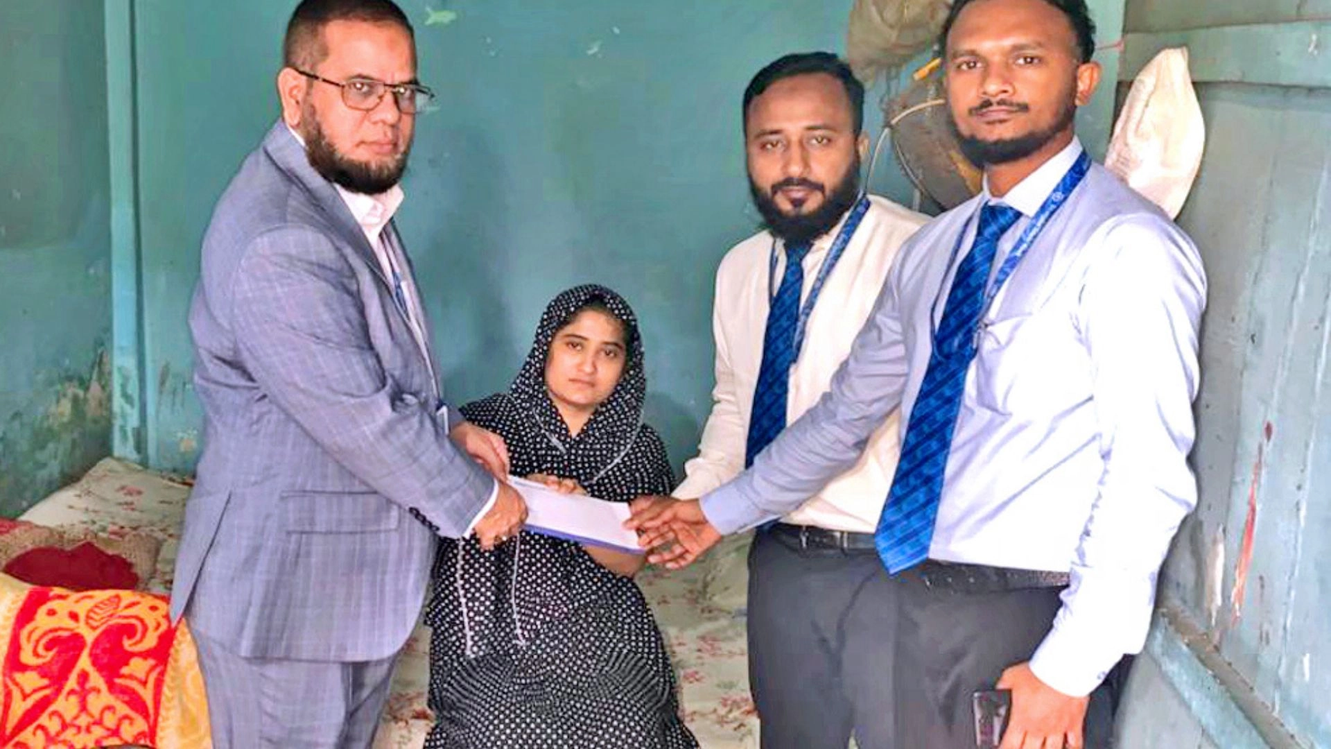 চিকিৎসার জন্য আর্থিক সহায়তা প্রদান করল শাহ্জালাল ইসলামী ব্যাংক 
