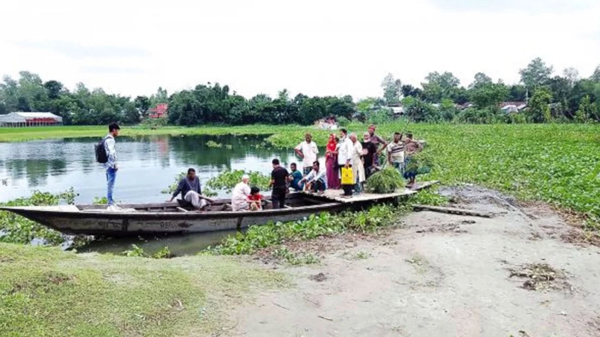 সেতুর অভাবে ৩০ হাজার  মানুষ চরম দুর্ভোগে