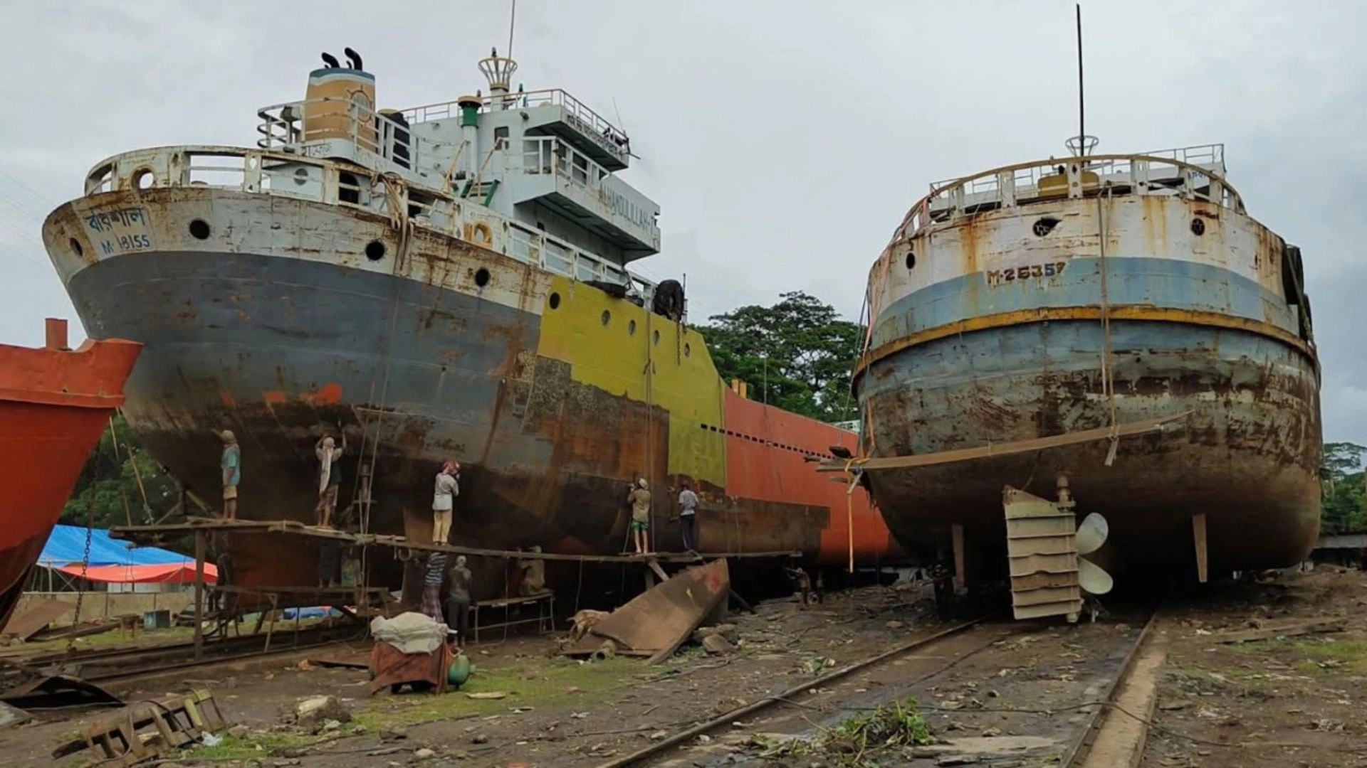 ব্যস্ততম ডকইয়ার্ডগুলোতে এখন নীরবতা